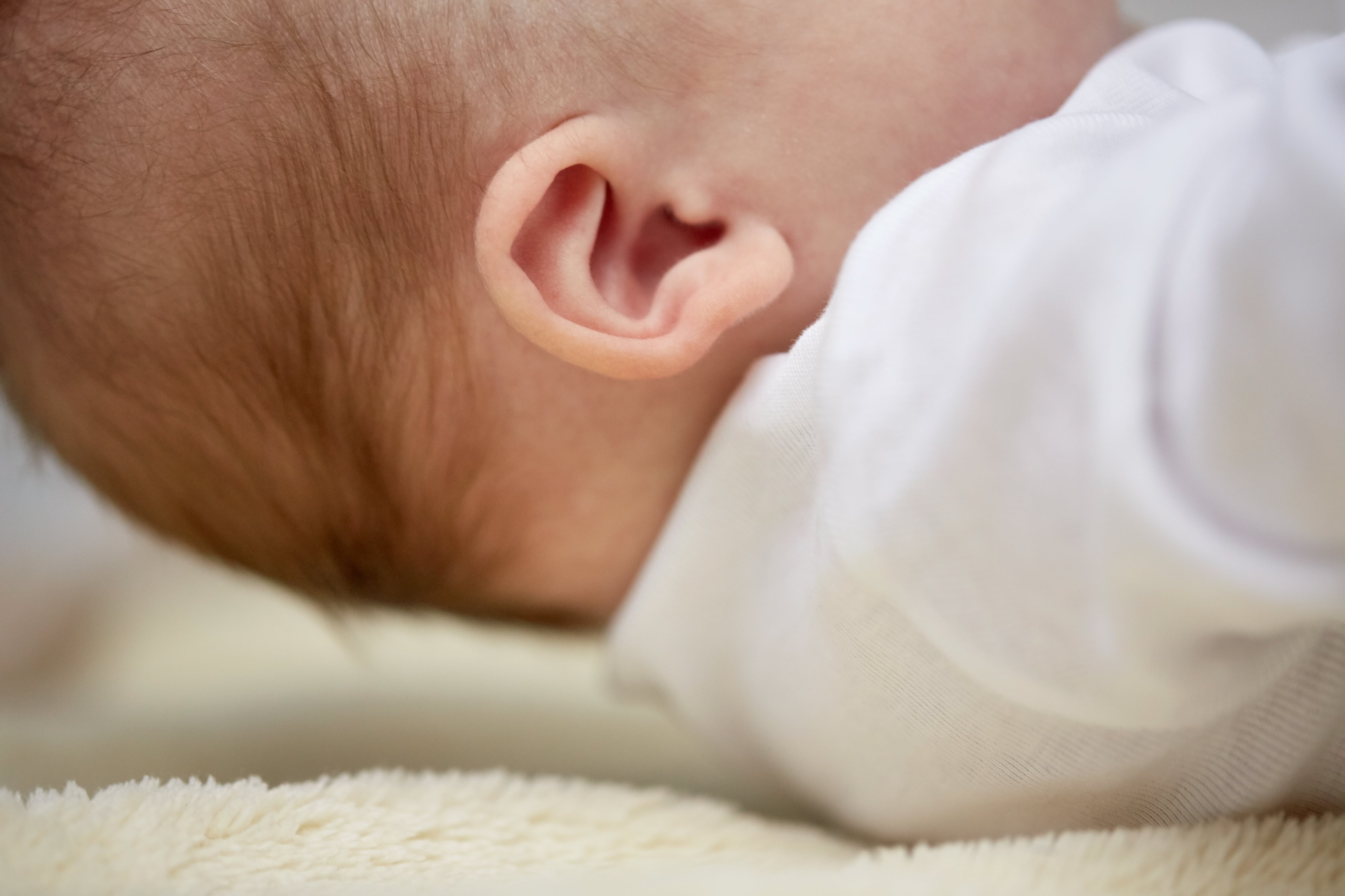 bebeklerde kulak temizliği